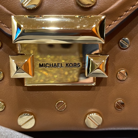 Michael Kors Whitney Large Shoulder Bag in Acorn. - Picture 4 of 15